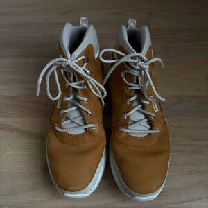 Timberland Men’s Field Trekker Mid Boots in Wheat Nubuck Size 13US (no box)